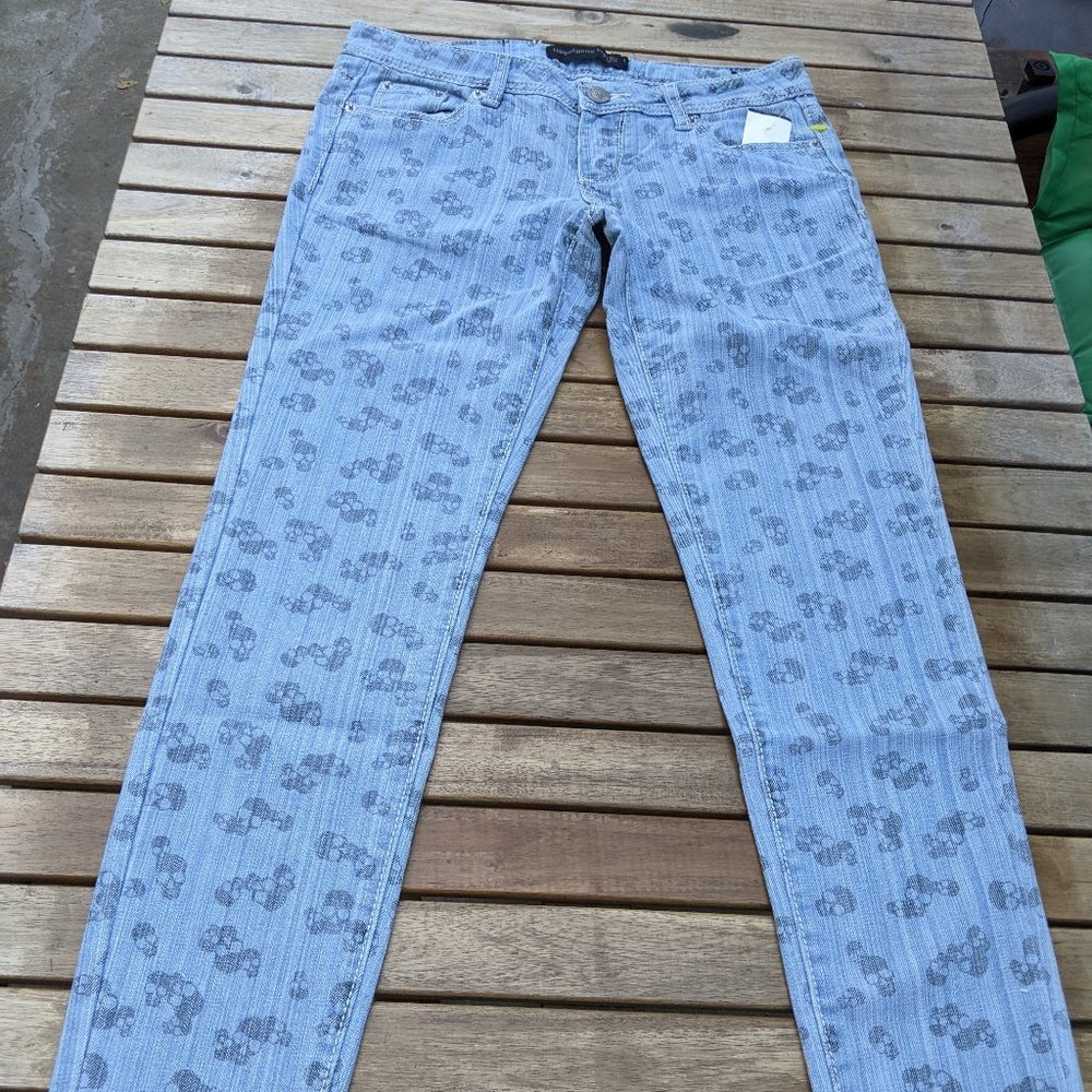 TwentyOne Black Sz 3/4 R Low rise Skinny Jeans Skull Print By rue21